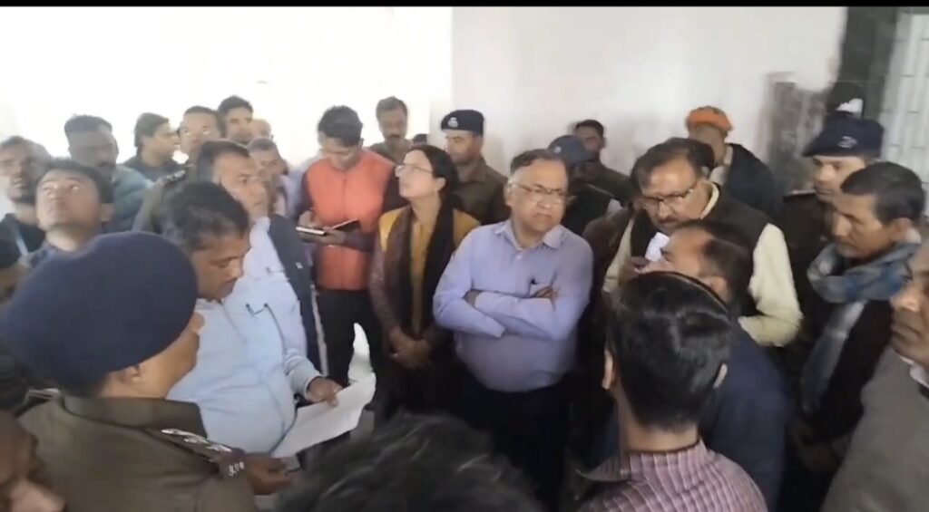 मिठाई रेलवे हॉल्ट का डीआरएम ने किया गहन निरीक्षण 